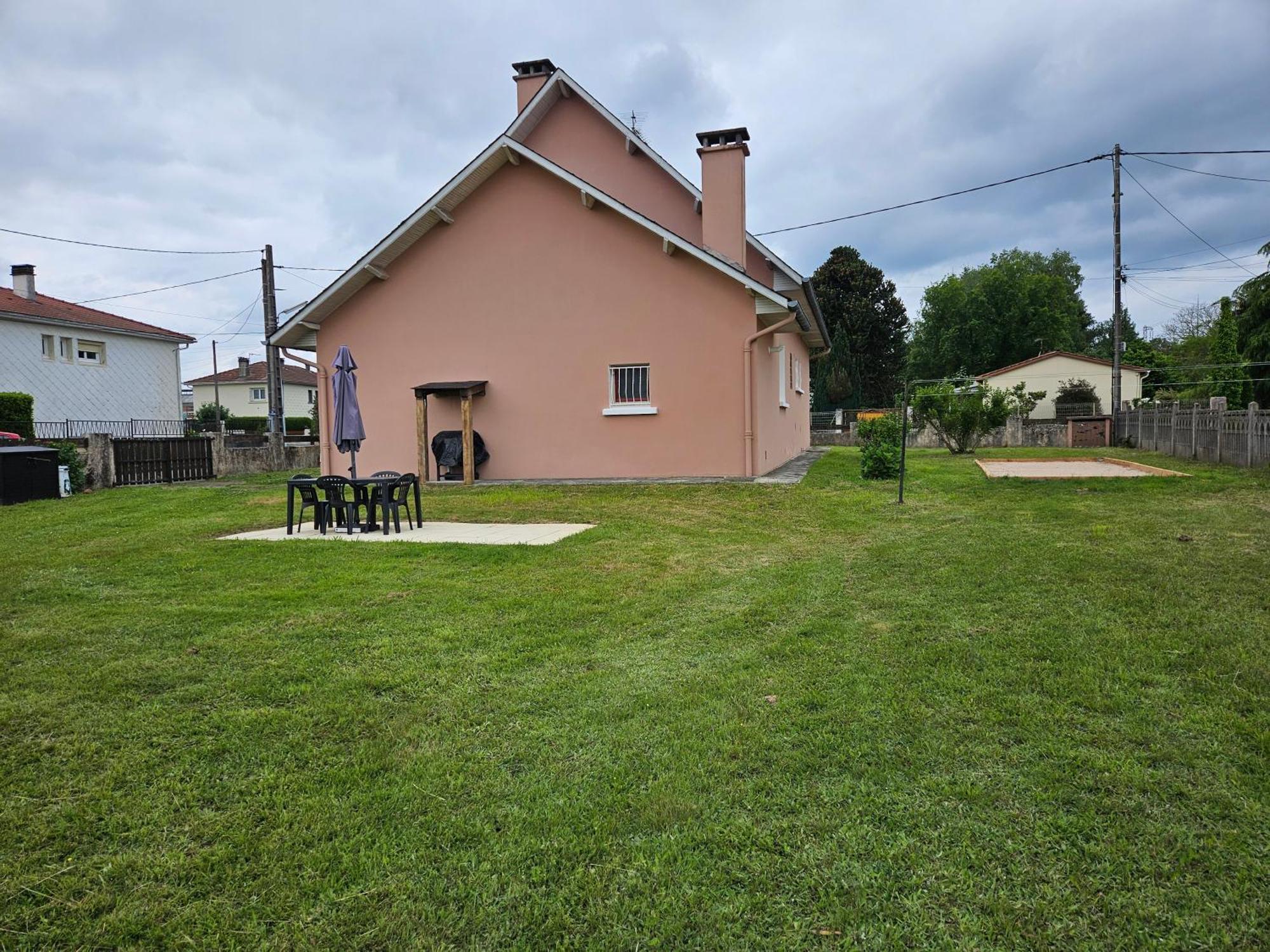 Gite La Maison Rose Lannemezan Exterior photo